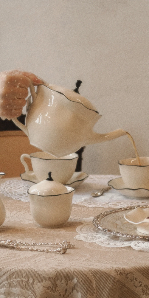 Ribbon Teapot