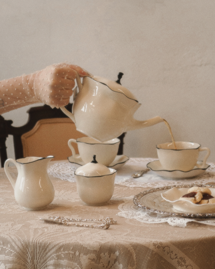 Ribbon Teapot
