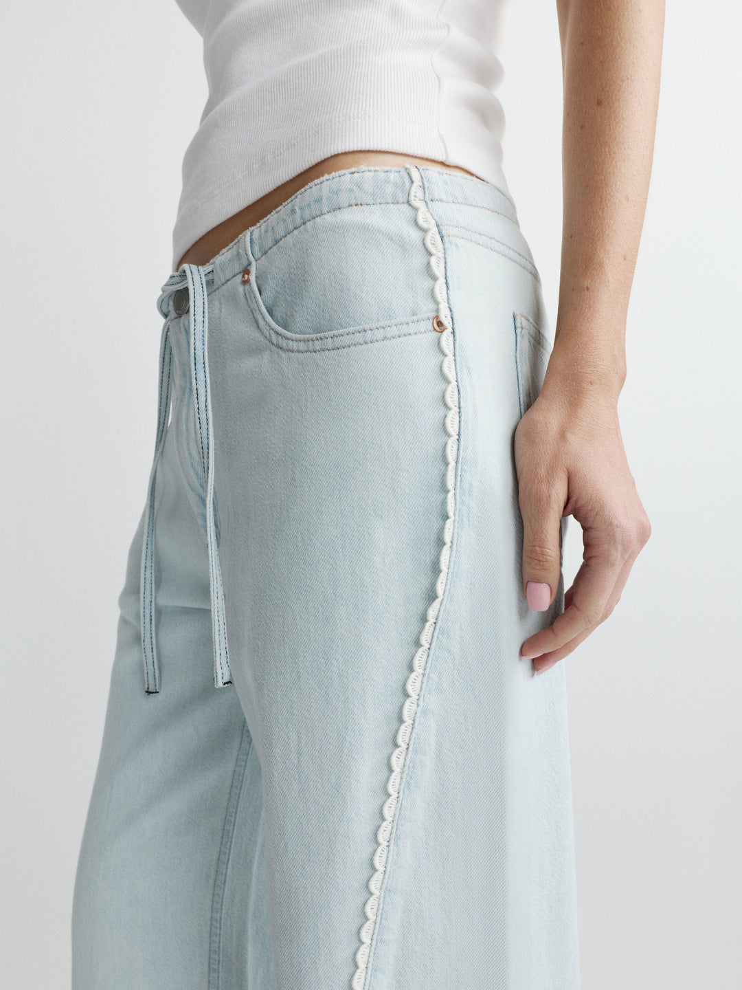 Sienna Low-Slung Wide Leg Relaxed 31” Jeans Saltstone Lace