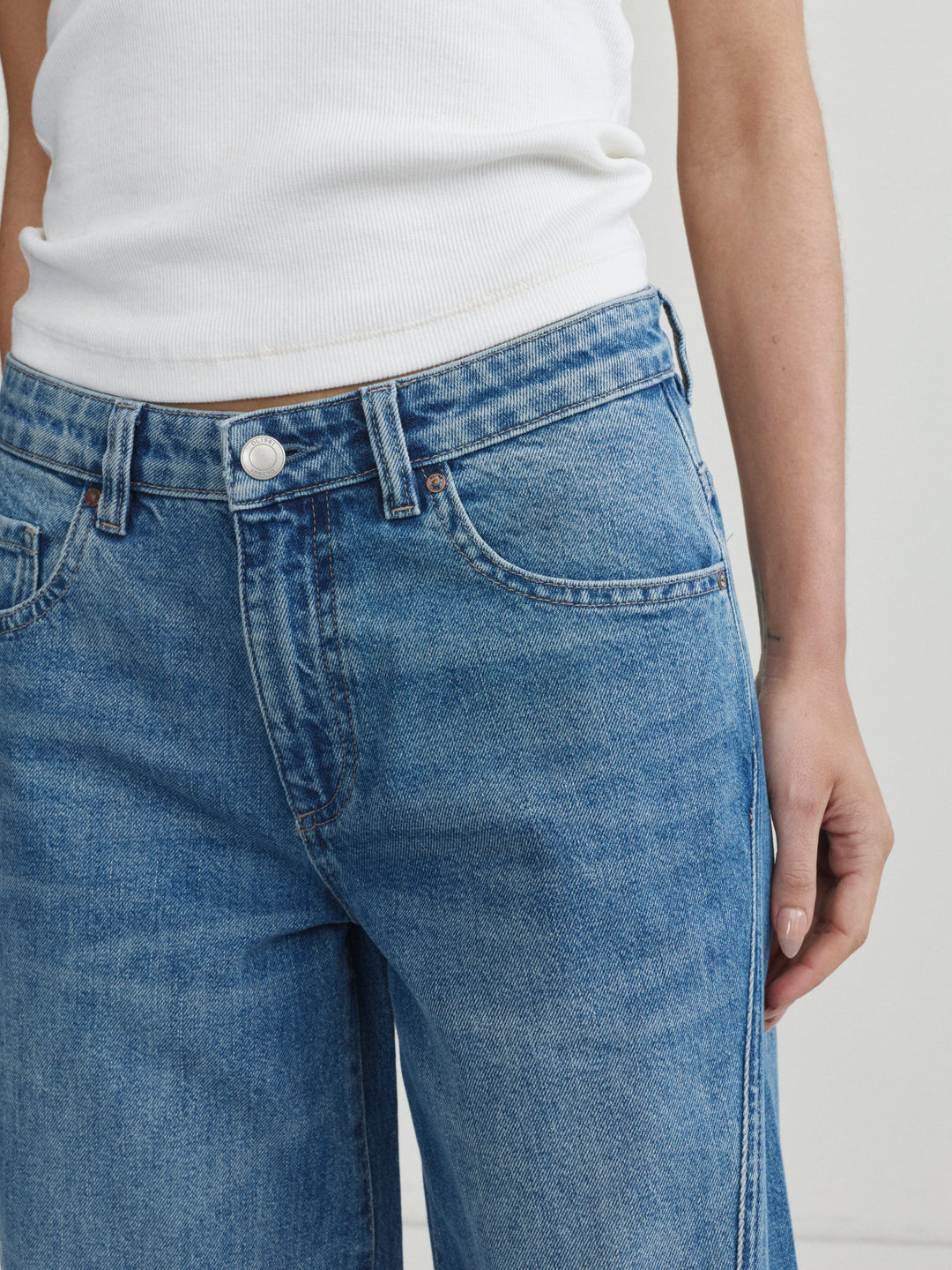 Alex Baggy Wide Leg Low-Rise 32" Jeans  Authentic