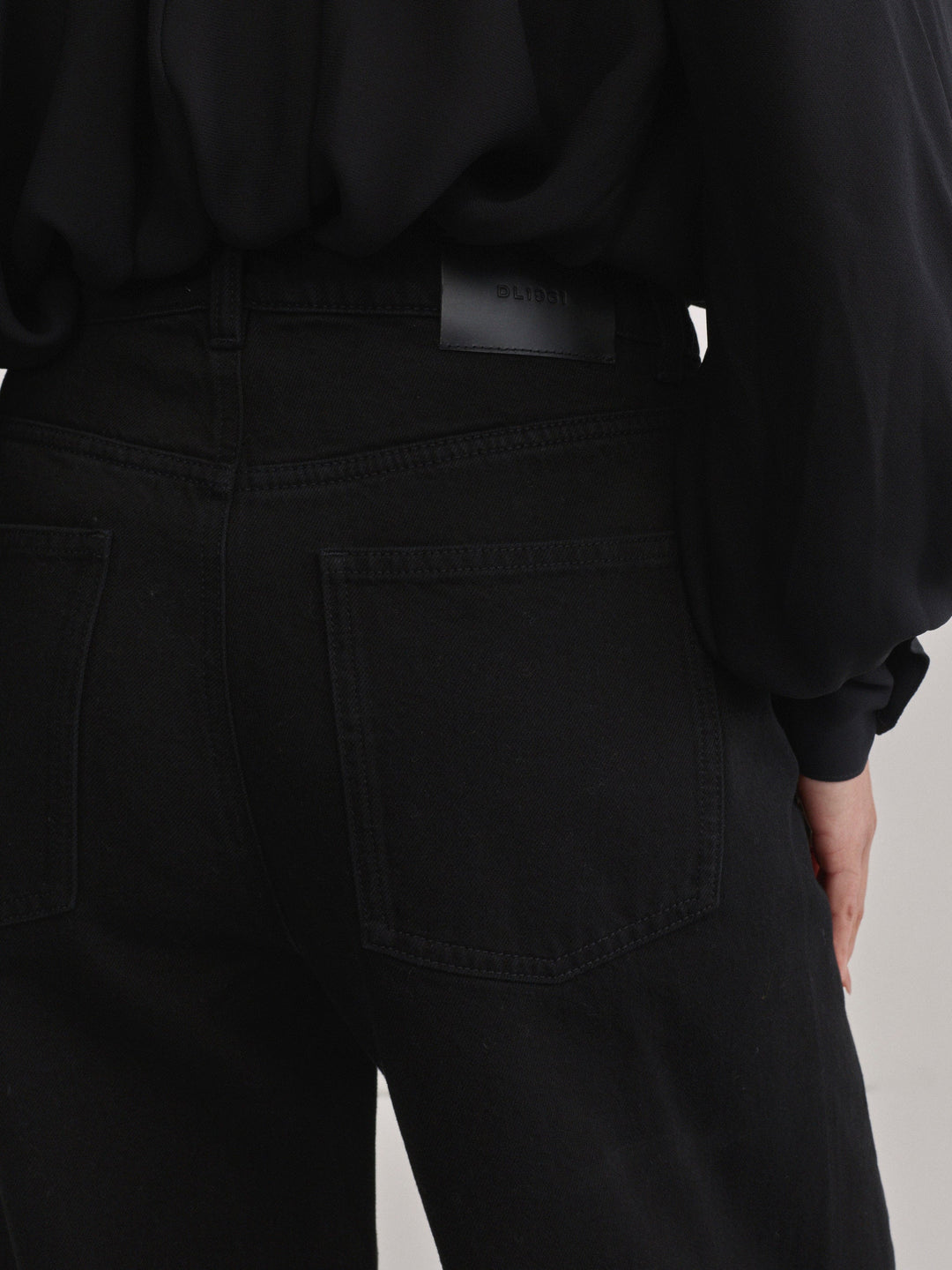 Miro Barrel High-Rise 28" Jeans Black