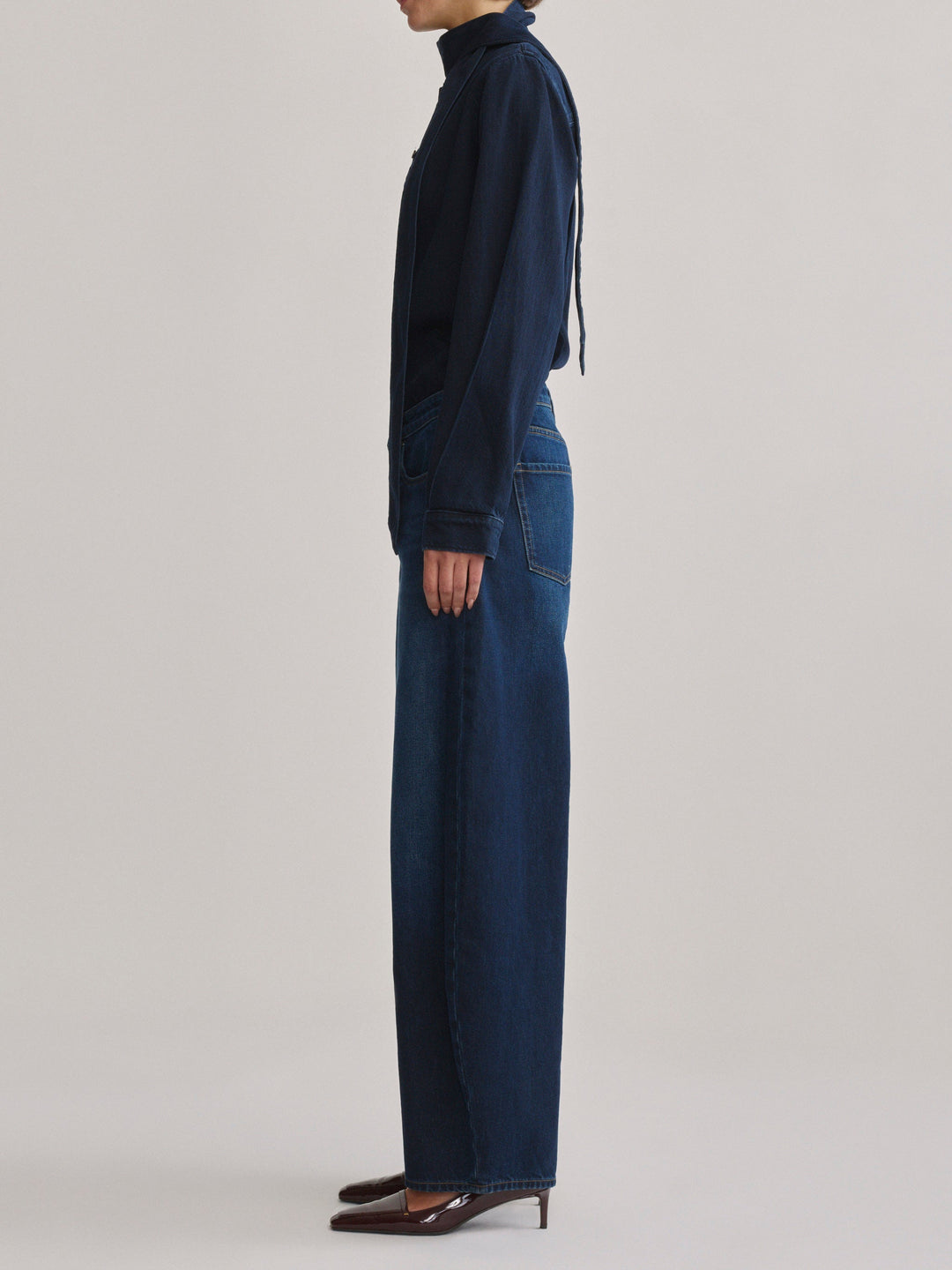 Rori Horseshoe Mid-Rise 31" Jeans Ventura