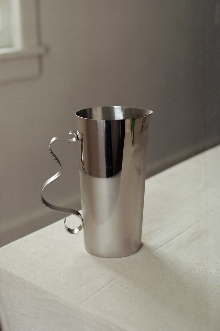 Squiggle Pitcher