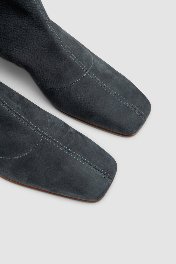 Este Nubuck Ankle Boot