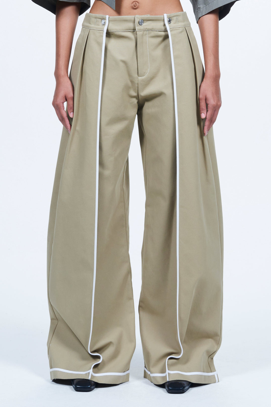Binding Tuck Pants