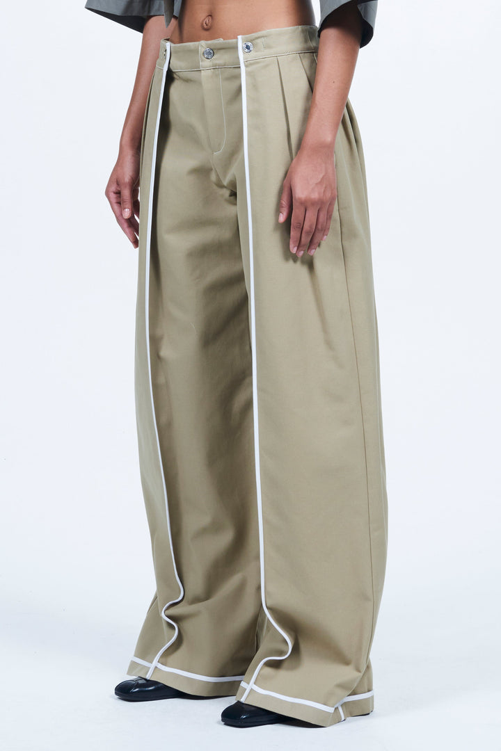 Binding Tuck Pants