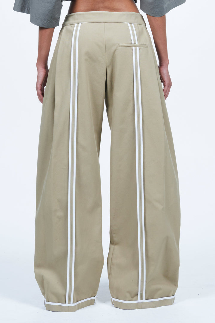 Binding Tuck Pants