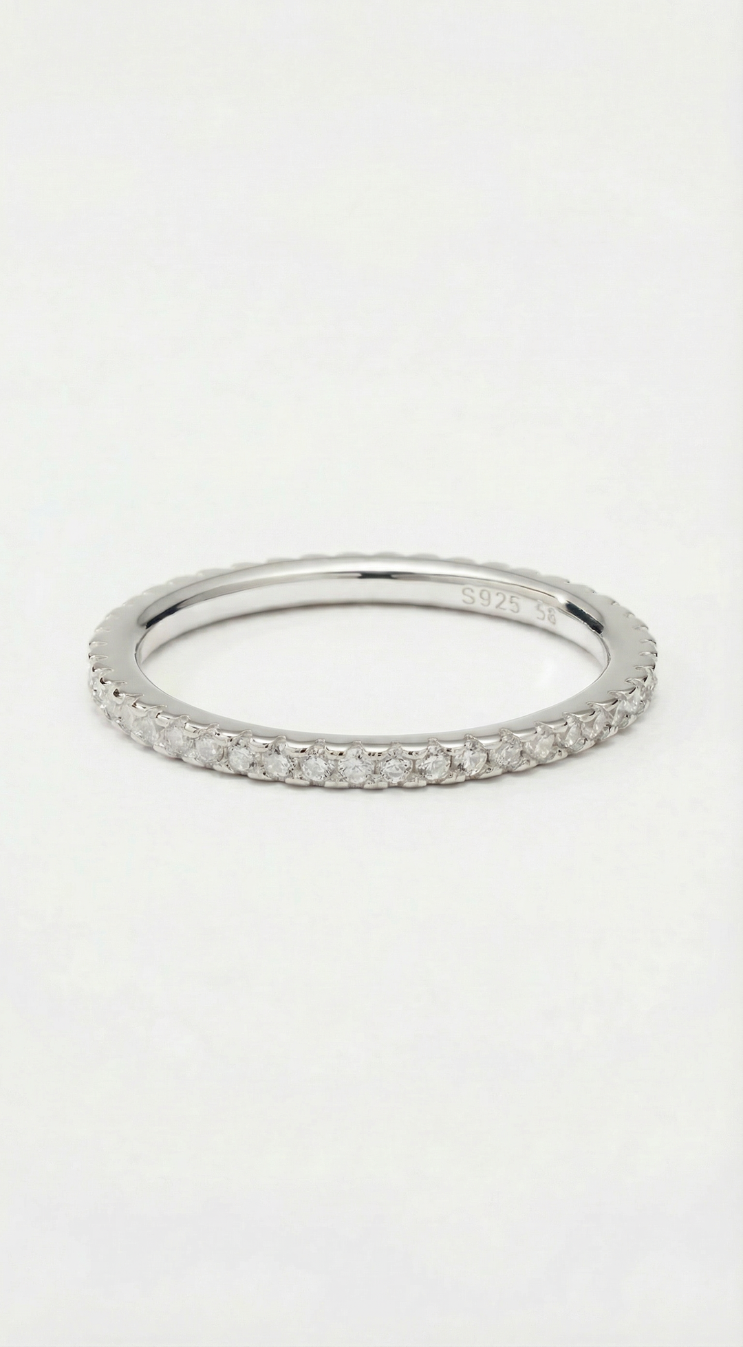 The M Essential Pavé Band