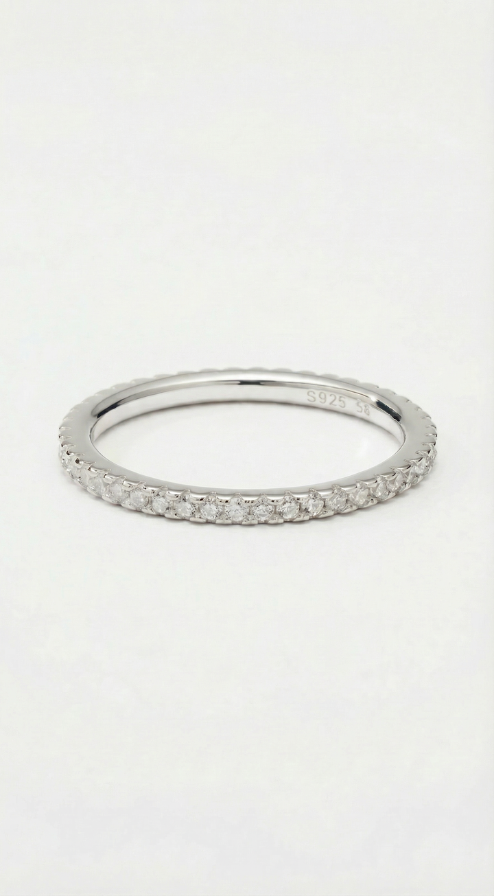 The M Essential Pavé Band